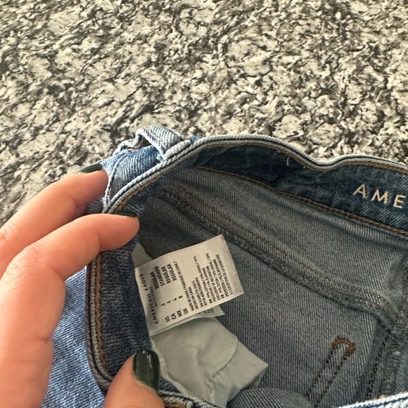 American Eagle Outfitters Mom Jeans in Classic Blue - Picture 3 of 4